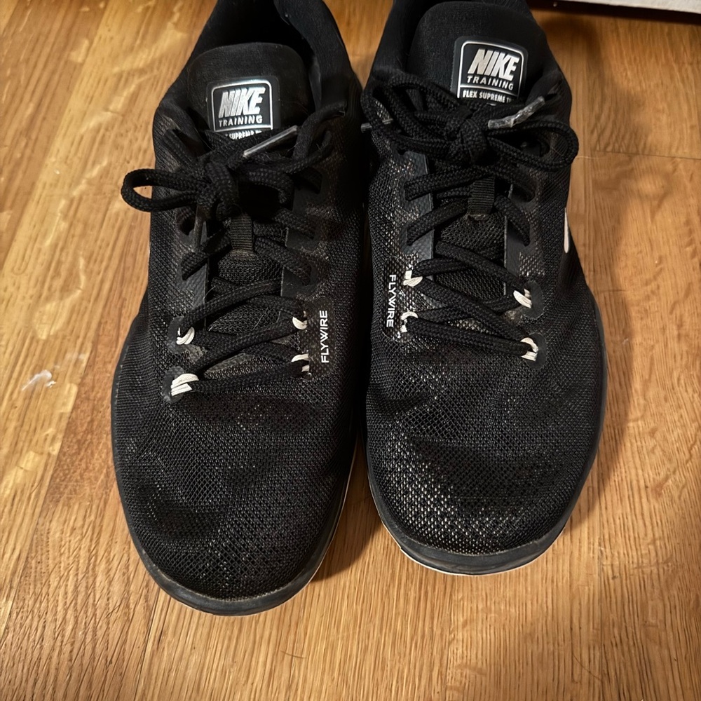 Nike Black Athletic Running Shoes with Mesh Upper